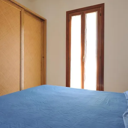 Spacious In Apartment *